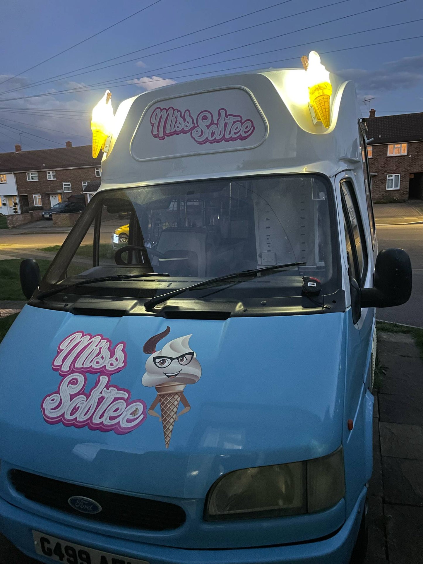Pair of Ice Cream Van Light Up Cones β White OR Multicolour LED, RF Remote, Brackets & Fixings Included