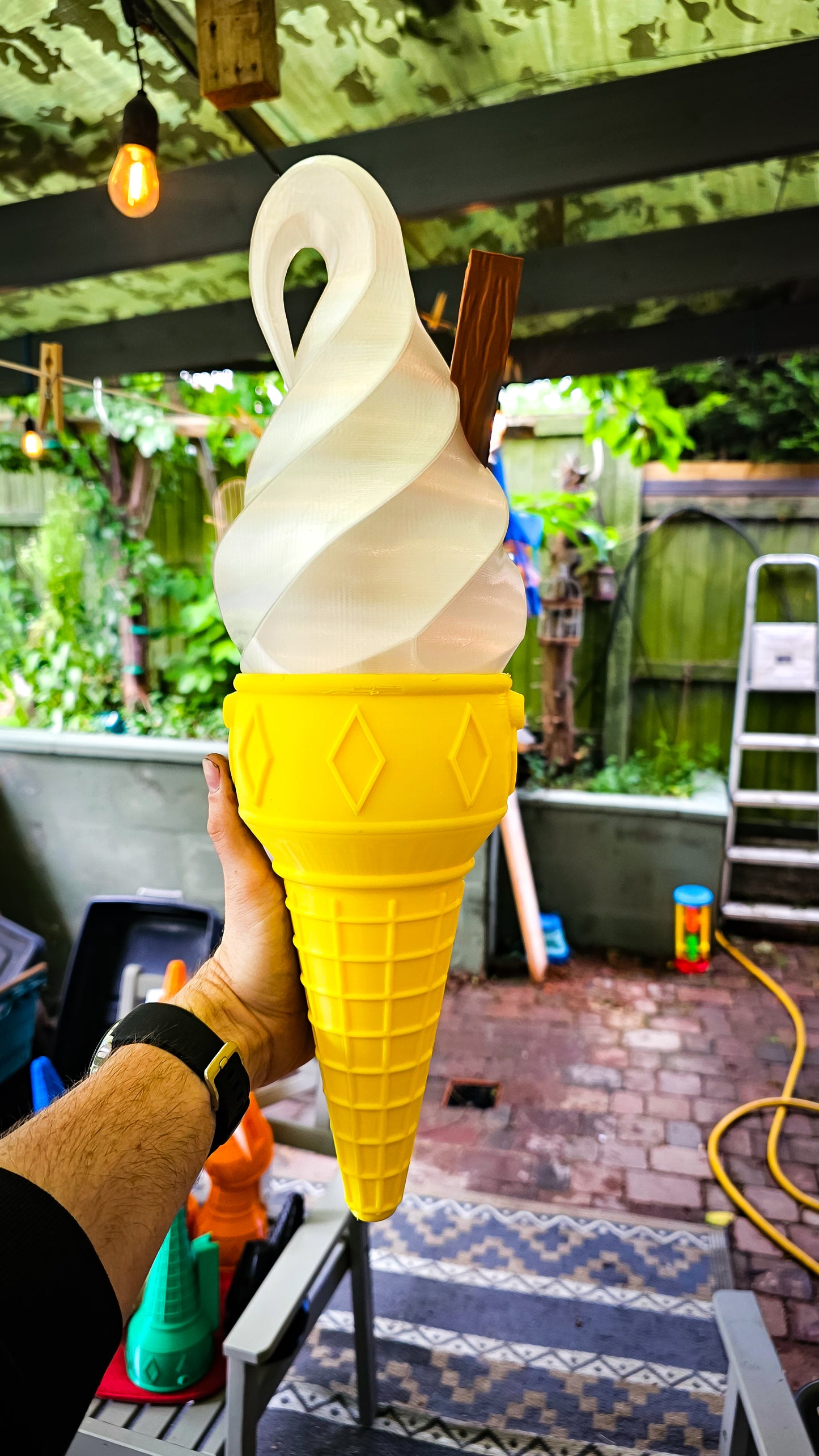 Pair of Ice Cream Van Light Up Cones β White OR Multicolour LED, RF Remote, Brackets & Fixings Included